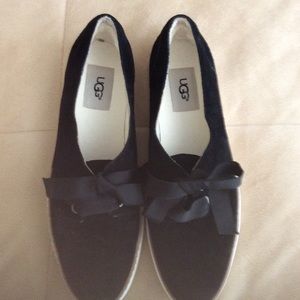 Authentic Ugg Suede Shoes Size 9
